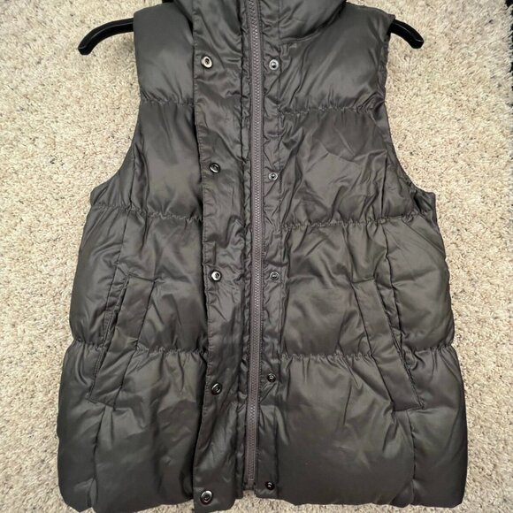 Gap Down Insulated Puffer Vest Women’s Size Medium Full Zip Snap Up w Pockets - Picture 2 of 10